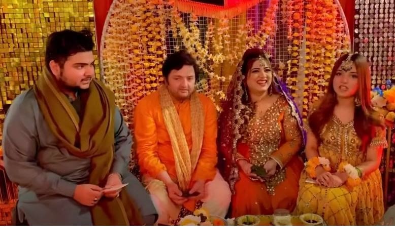 Rabeeca Khan surprises parents with ‘Mehndi’ on their 20 wedding anniversary 1