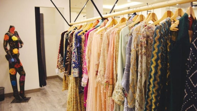 23 Top Clothing Brands in Pakistan 2023